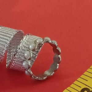 Elegant Silver and Pearl Ring